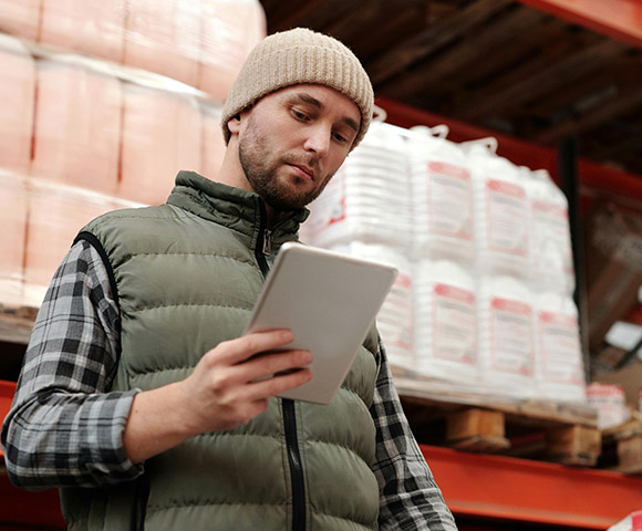 Manutenção de galpões: checklist completo para garantir segurança e eficiência 